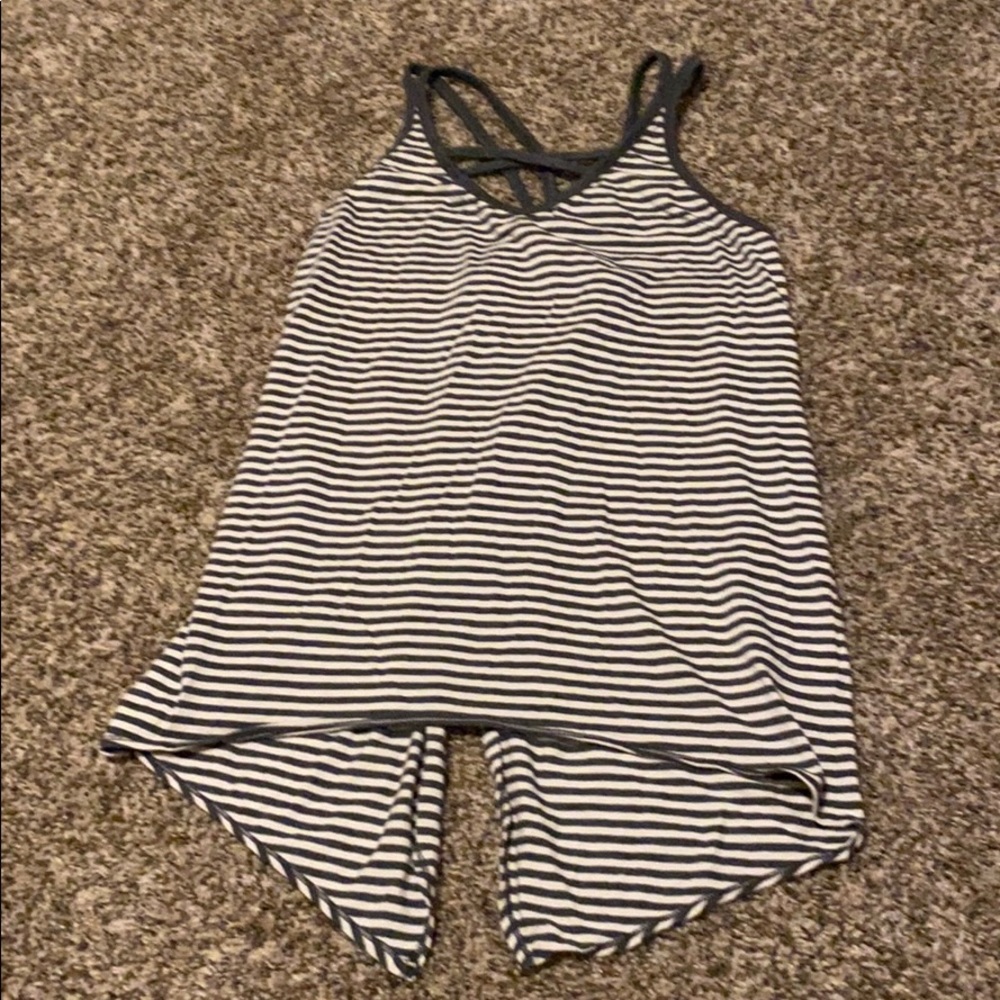Carrie underwood tank. Criss cross straps.